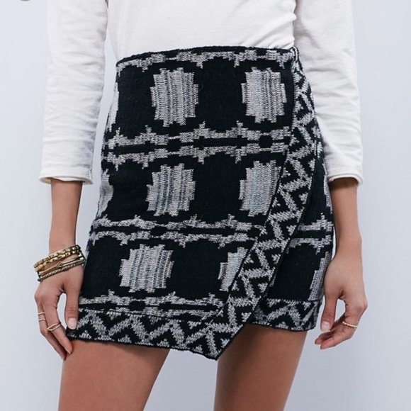 Free People Dresses & Skirts - Free People Black & White Boho Mini Sweater Skirt